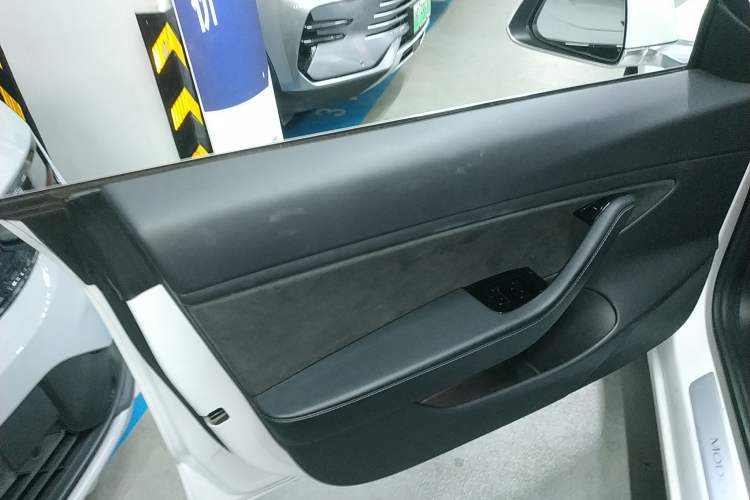 Used Tesla Model 3 2019 Long-Range Rear-Wheel-Drive Version Interior 7