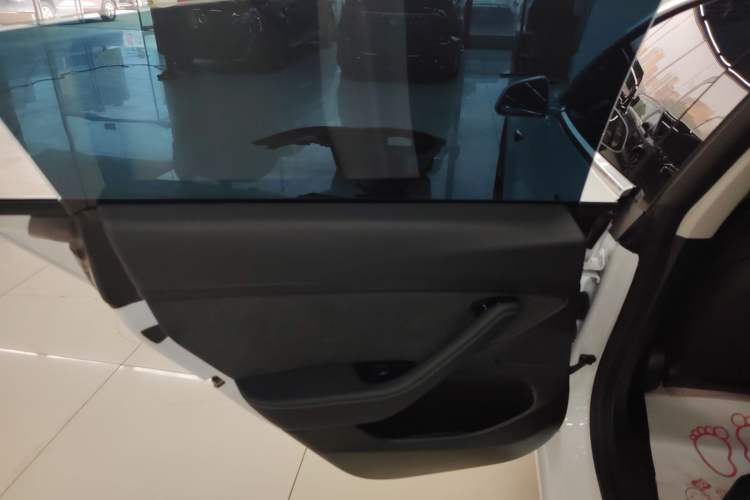 Used Tesla Model 3 2019 Standard Range Rear-Wheel Drive Upgraded Version (52 kWh) Interior 8
