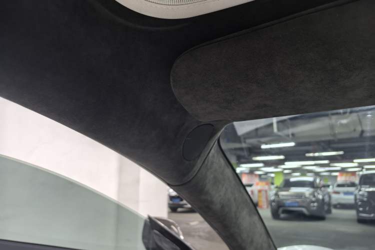 Used Tesla Model 3 2019 Long-Range All-Wheel-Drive Version Interior 8