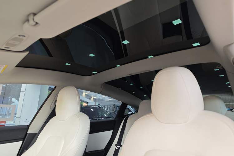 Used Tesla Model 3 2019 Long-Range Rear-Wheel-Drive Version Interior 9