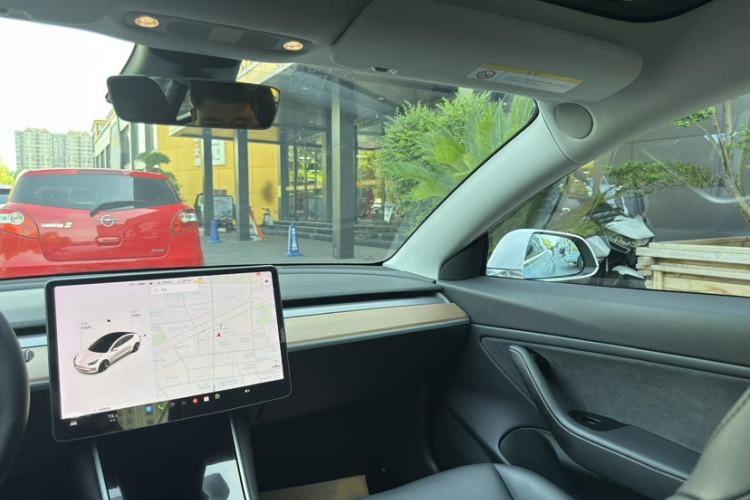 Used Tesla Model 3 2019 Long-Range Rear-Wheel-Drive Version Interior 9
