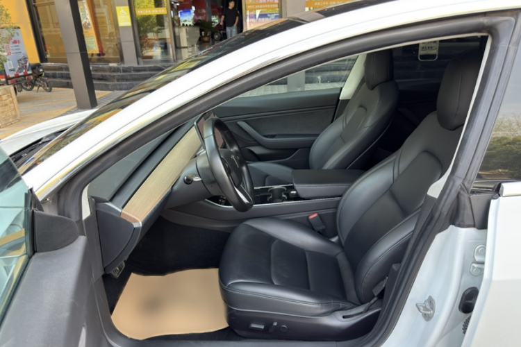 Used Tesla Model 3 2019 Long-Range Rear-Wheel-Drive Version Interior 9