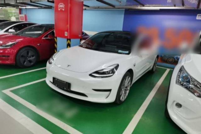 Ojetý Tesla Model 3 2019 Standard Range Rear-Drive Upgraded Version