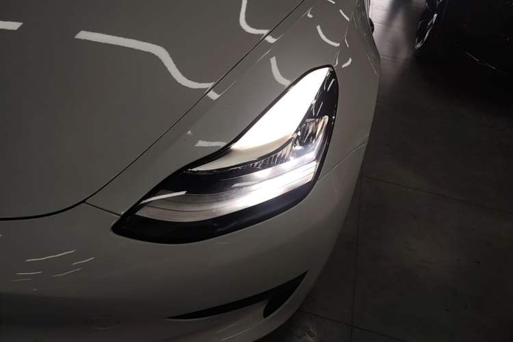 Used Tesla Model 3 2019 Standard Range Rear-Wheel Drive Upgraded Version (52 kWh) Left Front Headlight