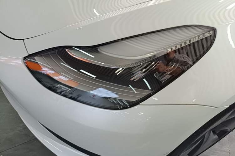 Used Tesla Model 3 2019 Standard Range Rear-Wheel Drive Upgraded Version (60 kWh) Left Front Headlight