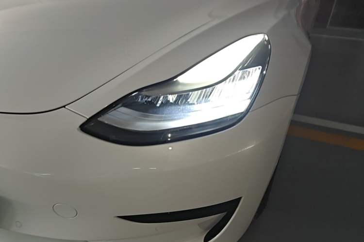 Used Tesla Model 3 2019 Standard Range Rear-Wheel Drive Upgraded Version (60 kWh) Left Front Headlight
