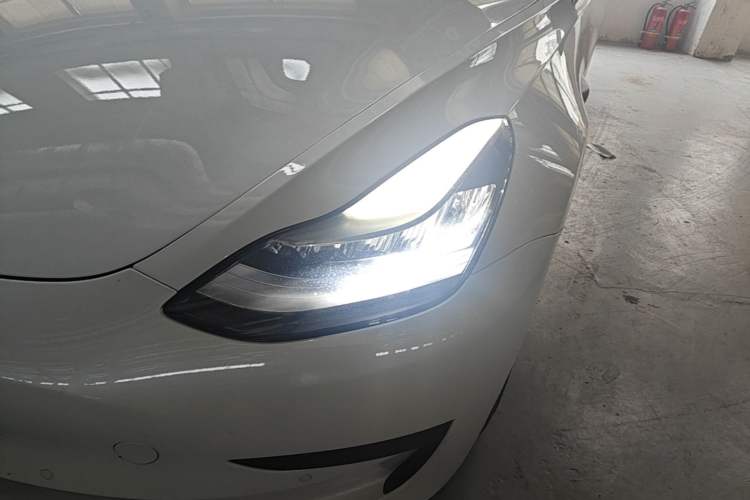 Used Tesla Model 3 2019 Standard Range Rear-Wheel Drive Upgraded Version (60 kWh) Left Front Headlight