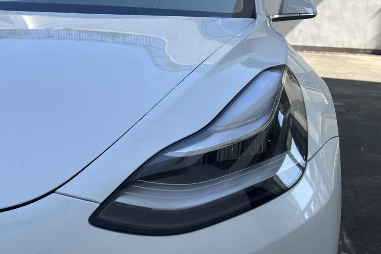 Used Tesla Model 3 2019 Standard Range Rear-Wheel Drive Upgraded Version (60 kWh) Left Front Headlight
