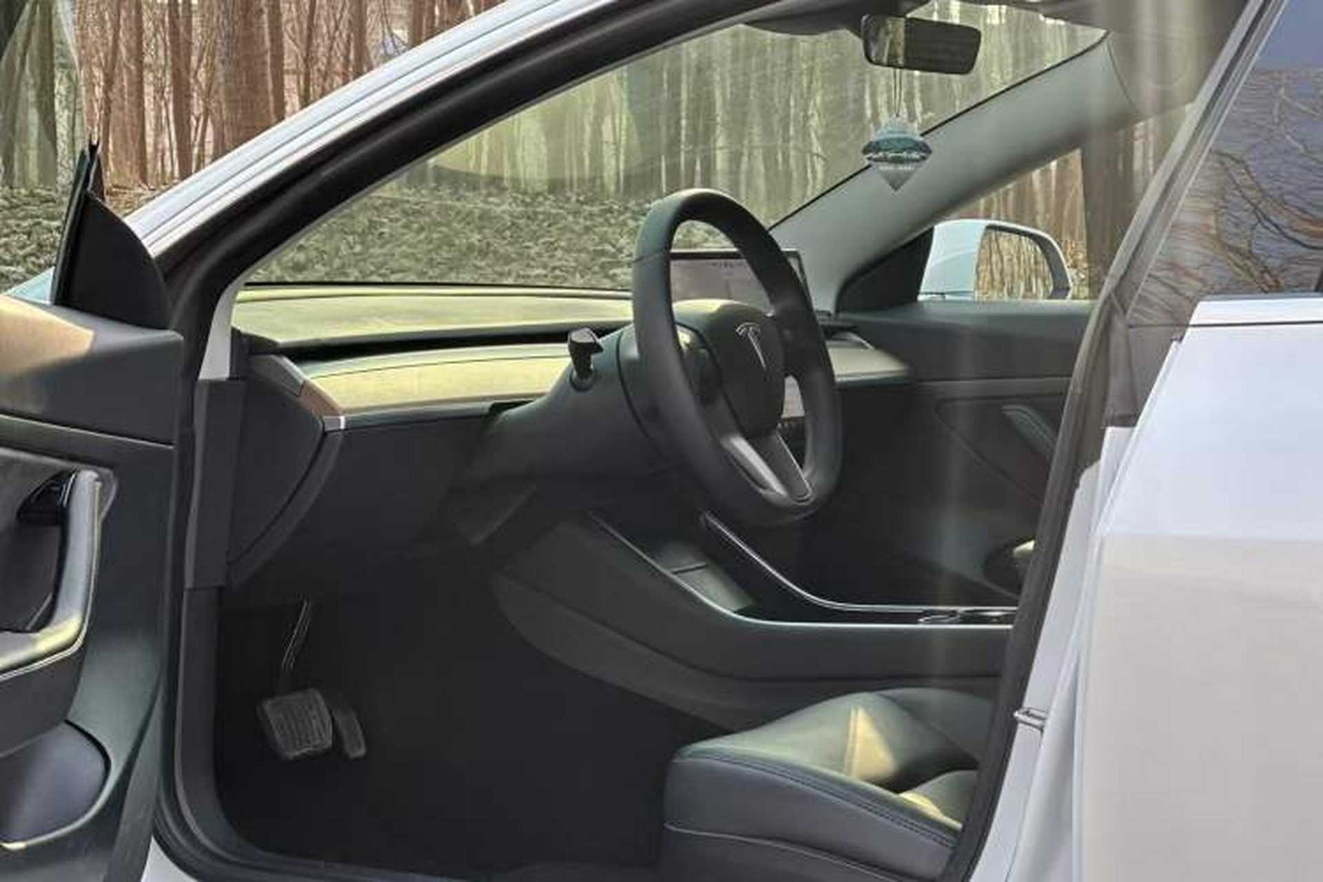 Used Tesla Model 3 2019 Standard Range Rear-Wheel Drive Upgraded Version (52 kWh) Left Front Seat