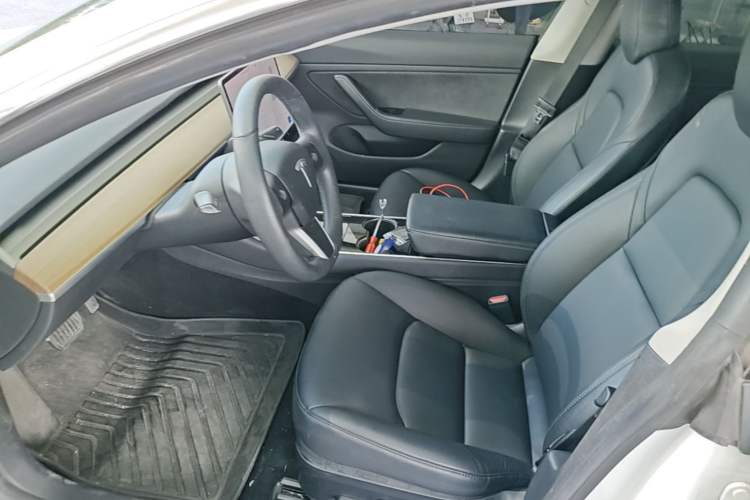 Used Tesla Model 3 2019 Long-Range Rear-Wheel-Drive Version Left Front Seat