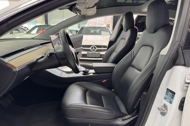 Used Tesla Model 3 2019 Long-Range Rear-Wheel-Drive Version Left Front Seat