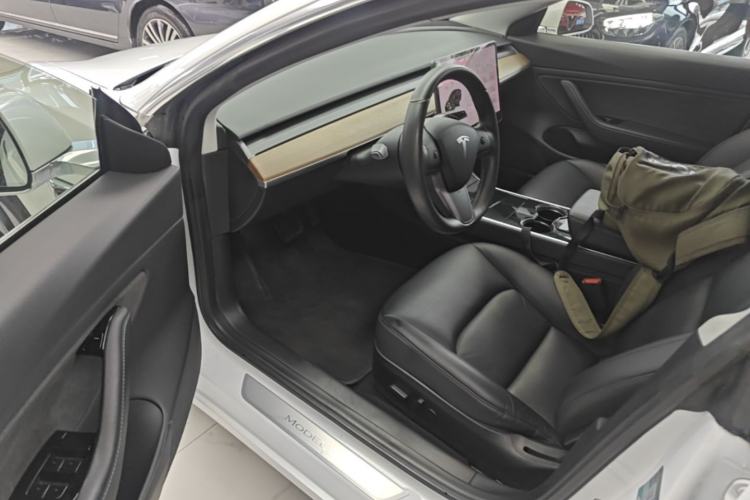 Used Tesla Model 3 2019 Long-Range Rear-Wheel-Drive Version Left Front Seat