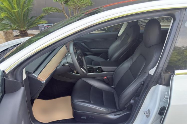 Used Tesla Model 3 2019 Long-Range Rear-Wheel-Drive Version Left Front Seat