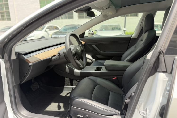 Used Tesla Model 3 2019 Long-Range All-Wheel-Drive Version Left Front Seat