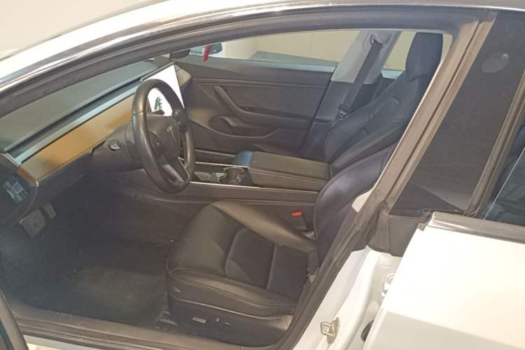 Used Tesla Model 3 2019 Long-Range Rear-Wheel-Drive Version Left Front Seat