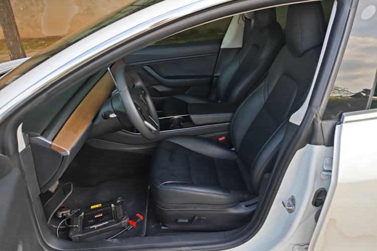 Used Tesla Model 3 2019 Long-Range All-Wheel-Drive Version Left Front Seat