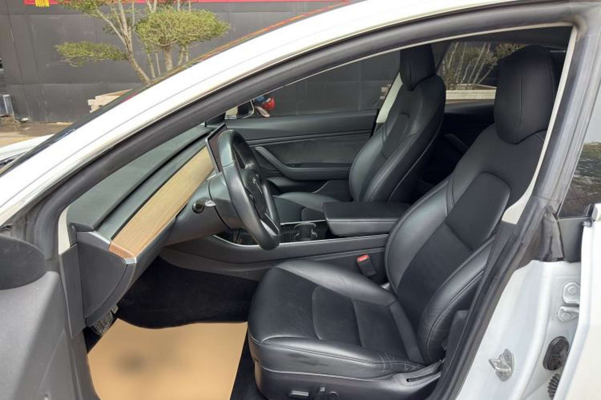 Used Tesla Model 3 2019 Long-Range Rear-Wheel-Drive Version Left Front Seat