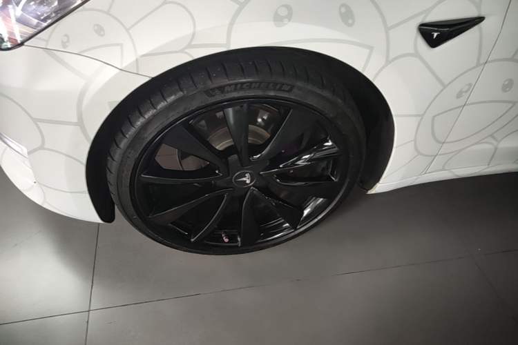 Used Tesla Model 3 2019 Long-Range All-Wheel-Drive Version Left Front Wheel Hub