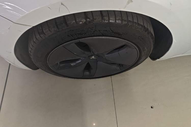 Used Tesla Model 3 2019 Standard Range Rear-Wheel Drive Upgraded Version (60 kWh) Left Front Wheel Hub