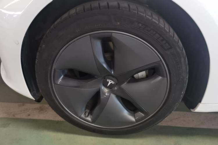 Used Tesla Model 3 2019 Standard Range Rear-Wheel Drive Upgraded Version (60 kWh) Left Front Wheel Hub