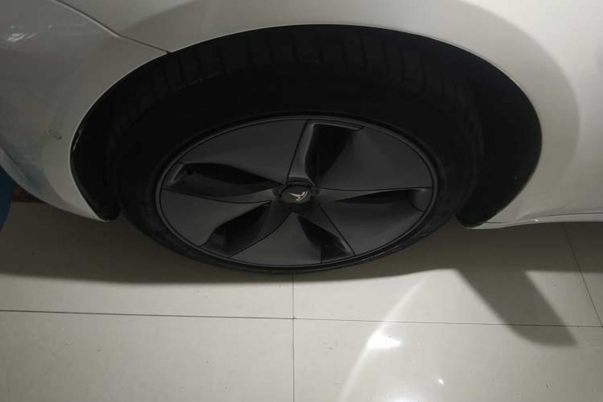 Used Tesla Model 3 2019 Standard Range Rear-Wheel Drive Upgraded Version (60 kWh) Left Front Wheel Hub