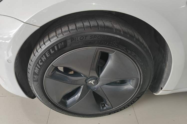 Used Tesla Model 3 2019 Standard Range Rear-Wheel Drive Upgraded Version (60 kWh) Left Front Wheel Hub