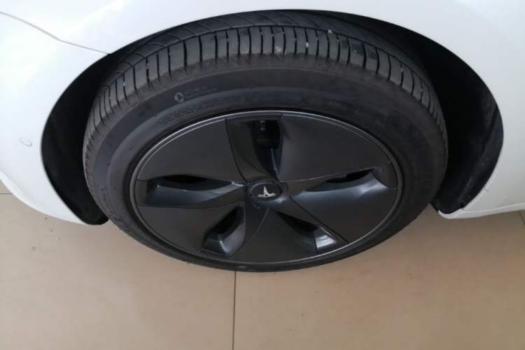 Used Tesla Model 3 2019 Standard Range Rear-Wheel Drive Upgraded Version (60 kWh) Left Front Wheel Hub