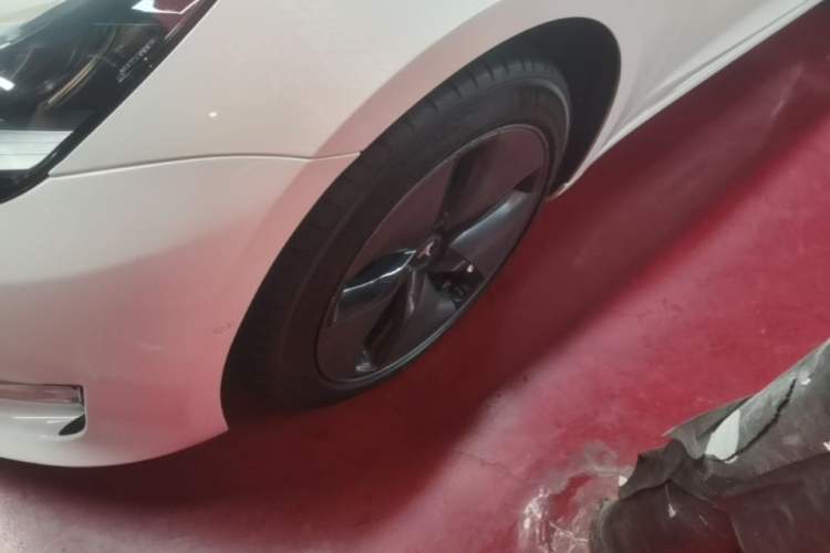 Used Tesla Model 3 2019 Long-Range All-Wheel-Drive Version Left Front Wheel Hub