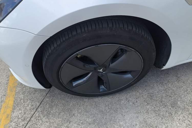 Used Tesla Model 3 2019 Standard Range Rear-Wheel Drive Upgraded Version (60 kWh) Left Front Wheel Hub