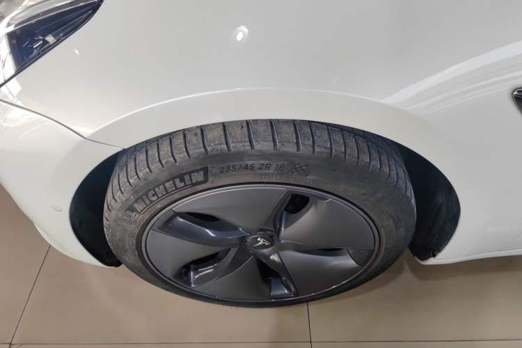 Used Tesla Model 3 2019 Standard Range Rear-Wheel Drive Upgraded Version (52 kWh) Left Front Wheel Hub