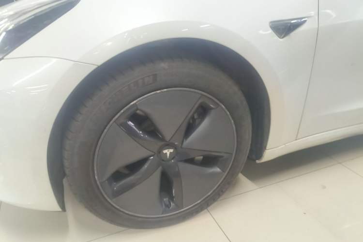 Used Tesla Model 3 2019 Long-Range All-Wheel-Drive Version Left Front Wheel Hub