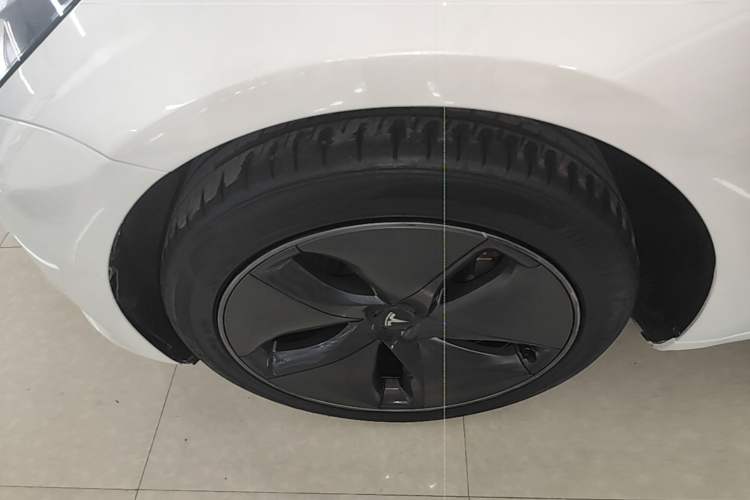 Used Tesla Model 3 2019 Standard Range Rear-Wheel Drive Upgraded Version (52 kWh) Left Front Wheel Hub