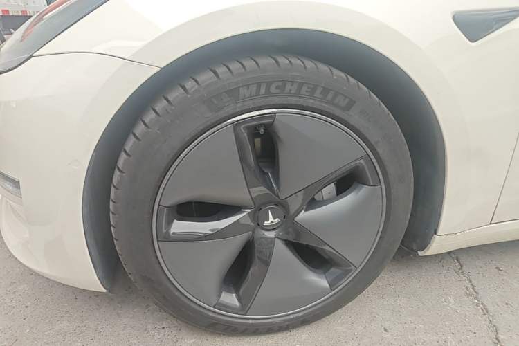Used Tesla Model 3 2019 Long-Range All-Wheel-Drive Version Left Front Wheel Hub