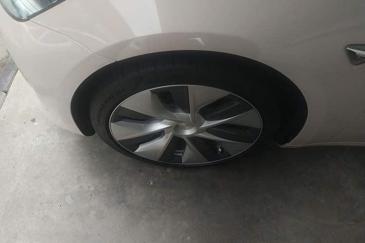 Used Tesla Model 3 2019 Performance High-Performance All-Wheel-Drive Version Left Front Wheel Hub