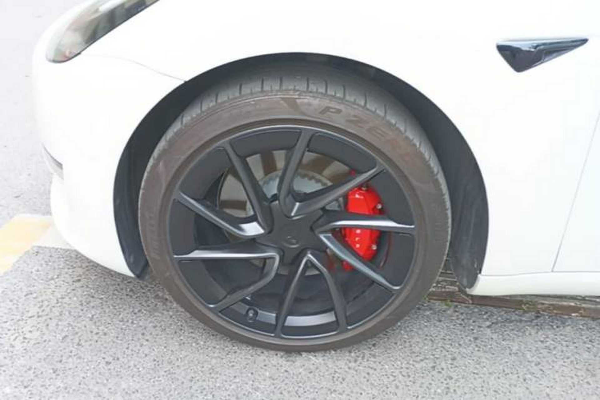 Used Tesla Model 3 2019 Performance High-Performance All-Wheel-Drive Version Left Front Wheel Hub