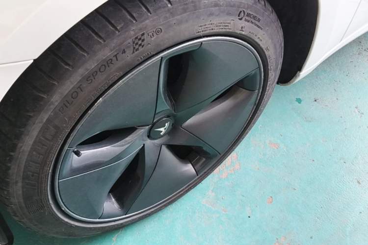 Used Tesla Model 3 2019 Standard Range Rear-Drive Upgraded Version Left Front Wheel Hub