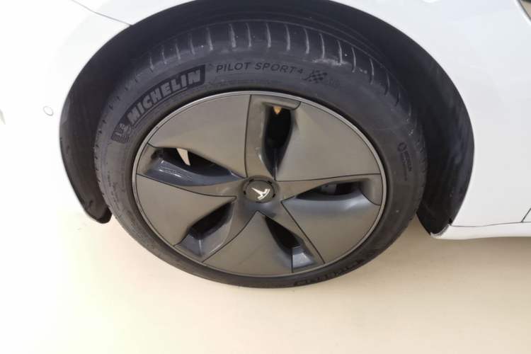 Used Tesla Model 3 2019 Standard Range Rear-Wheel Drive Upgraded Version (52 kWh) Left Front Wheel Hub
