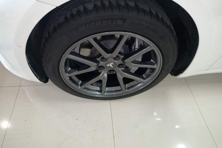 Used Tesla Model 3 2019 Standard Range Rear-Wheel Drive Upgraded Version (52 kWh) Left Front Wheel Hub