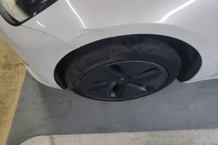 Used Tesla Model 3 2019 Standard Range Rear-Wheel Drive Upgraded Version (60 kWh) Left Front Wheel Hub