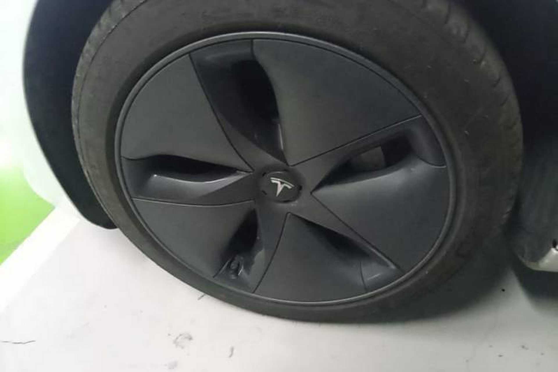 Used Tesla Model 3 2019 Standard Range Rear-Wheel Drive Upgraded Version (60 kWh) Left Front Wheel Hub