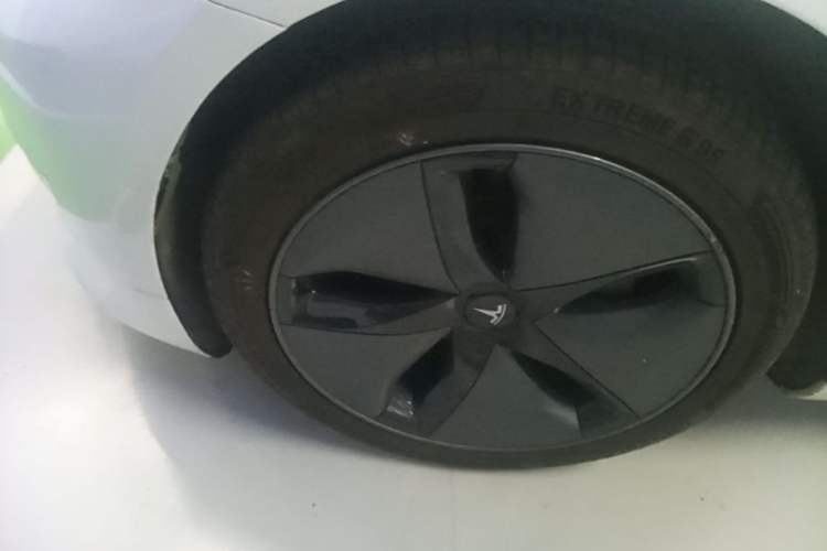 Used Tesla Model 3 2019 Long-Range Rear-Wheel-Drive Version Left Front Wheel Hub