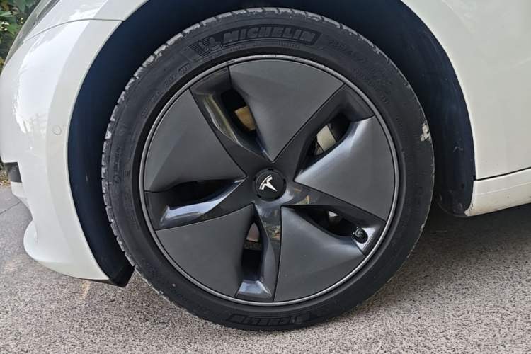 Used Tesla Model 3 2019 Standard Range Rear-Wheel Drive Upgraded Version (52 kWh) Left Front Wheel Hub