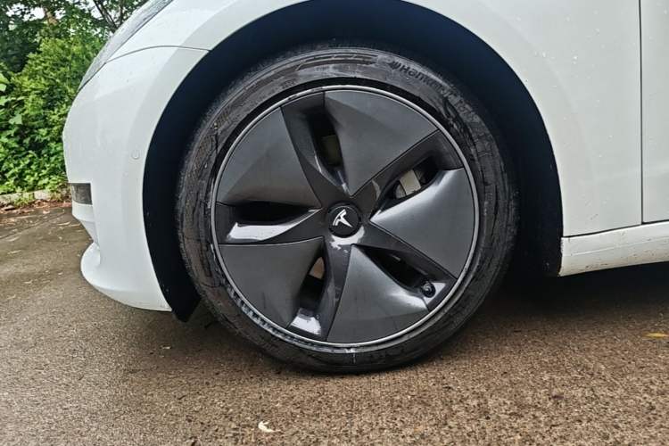 Used Tesla Model 3 2019 Long-Range All-Wheel-Drive Version Left Front Wheel Hub