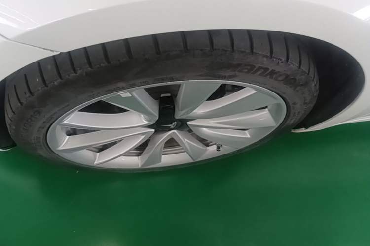 Used Tesla Model 3 2019 Standard Range Rear-Drive Upgraded Version Left Front Wheel Hub