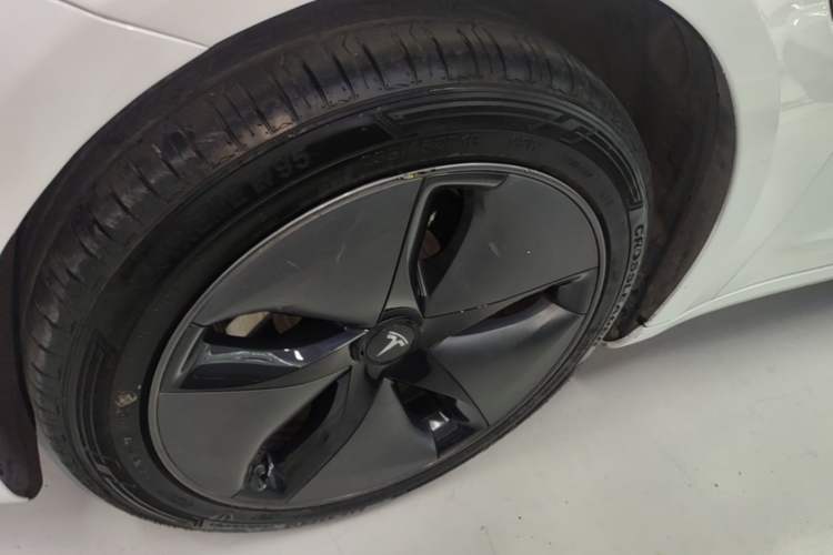 Used Tesla Model 3 2019 Long-Range Rear-Wheel-Drive Version Left Front Wheel Hub