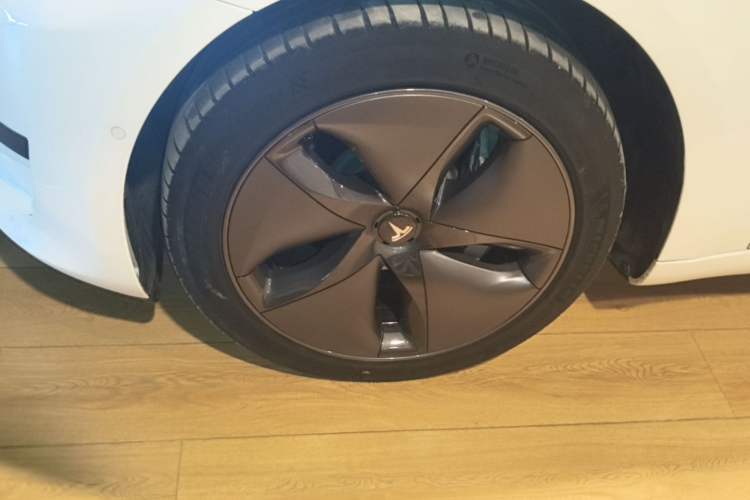 Used Tesla Model 3 2019 Standard Range Rear-Drive Upgraded Version Left Front Wheel Hub