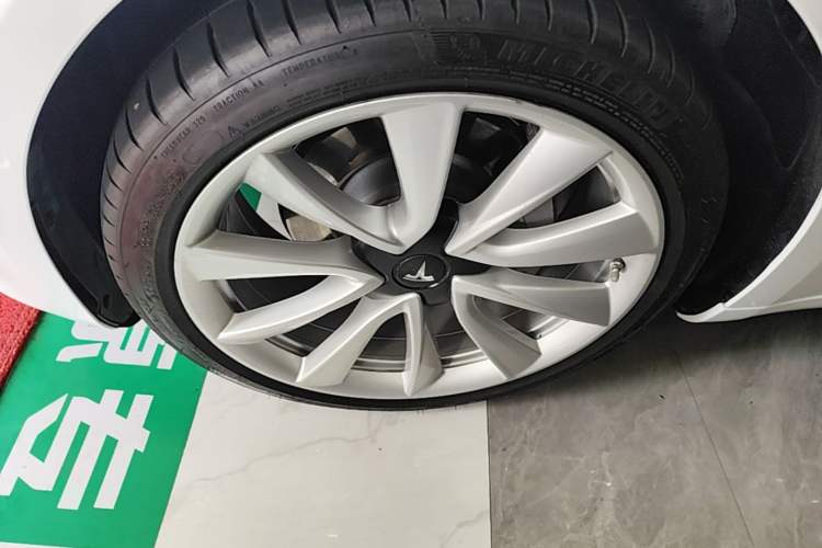Used Tesla Model 3 2019 Standard Range Rear-Drive Upgraded Version Left Front Wheel Hub
