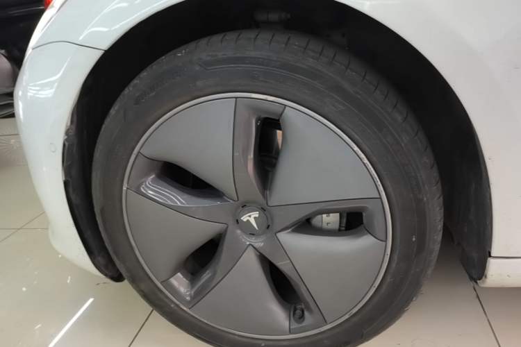 Used Tesla Model 3 2019 Standard Range Rear-Wheel Drive Upgraded Version (60 kWh) Left Front Wheel Hub