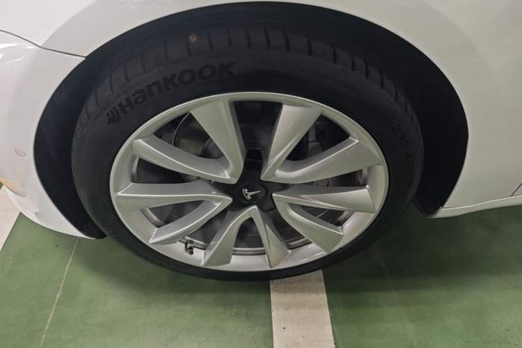 Used Tesla Model 3 2019 Long-Range All-Wheel-Drive Version Left Front Wheel Hub