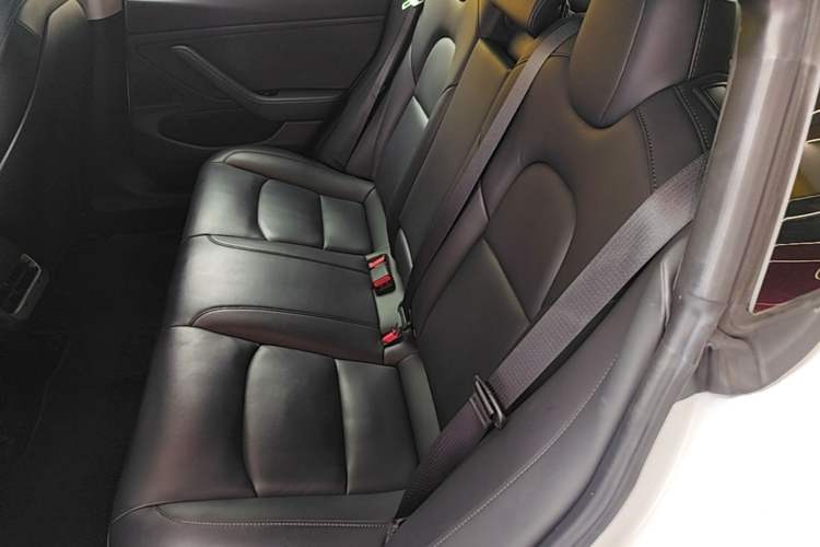 Used Tesla Model 3 2019 Long-Range Rear-Wheel-Drive Version Left Rear Seat
